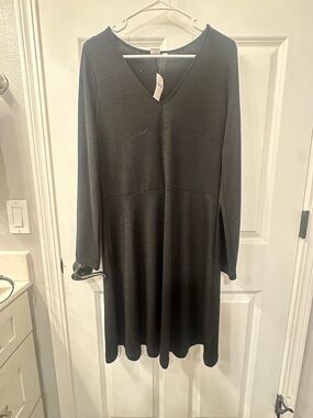 GAP Black V-Neck Long Sleeve A-Line Dress Lightweight Sweater Material Size L